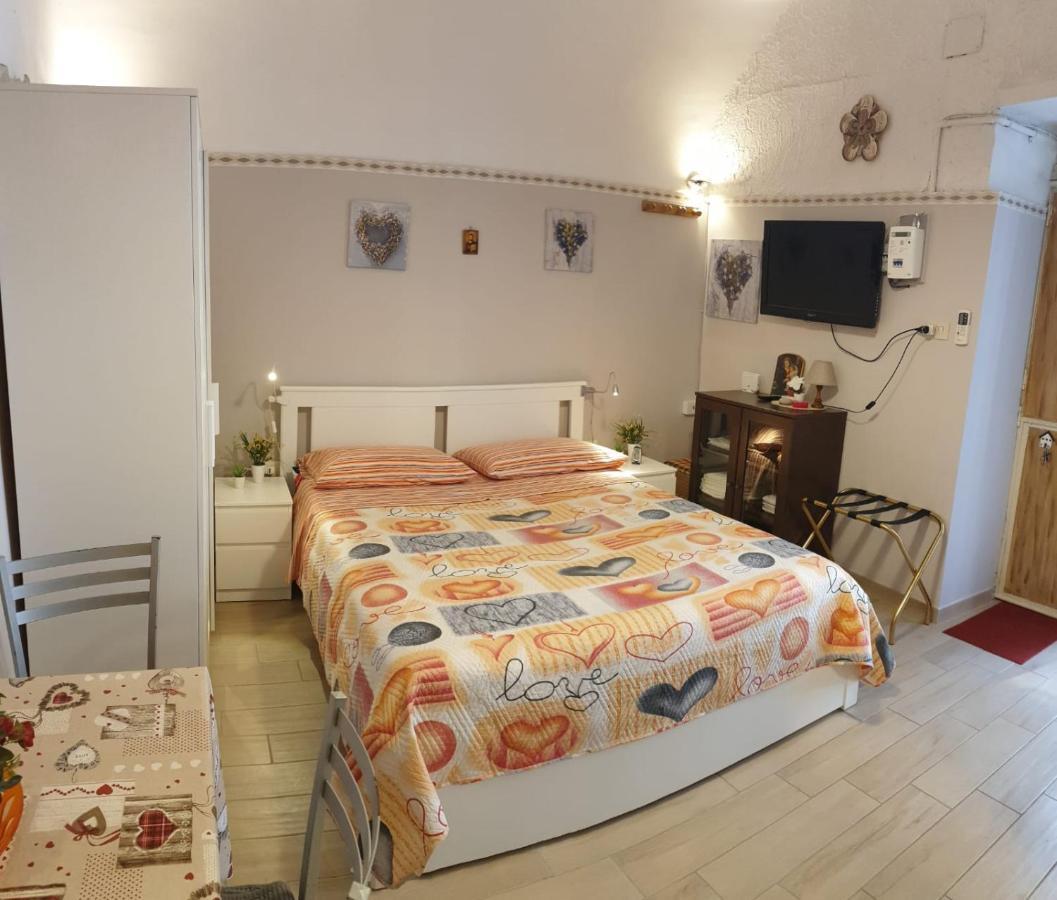 Giovanni S Little House Apartment